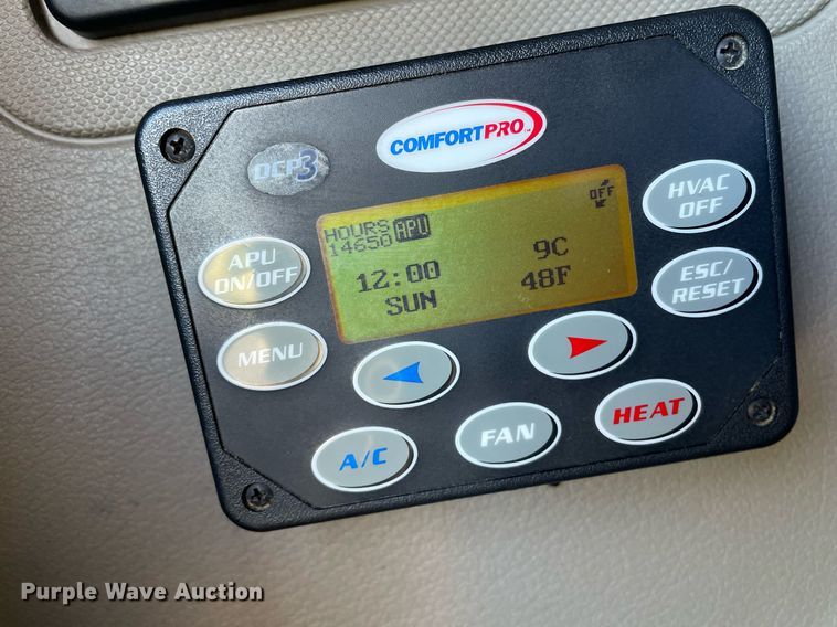 image for item GG9762 2015 Freightliner Cascadia Evolution 125  semi truck