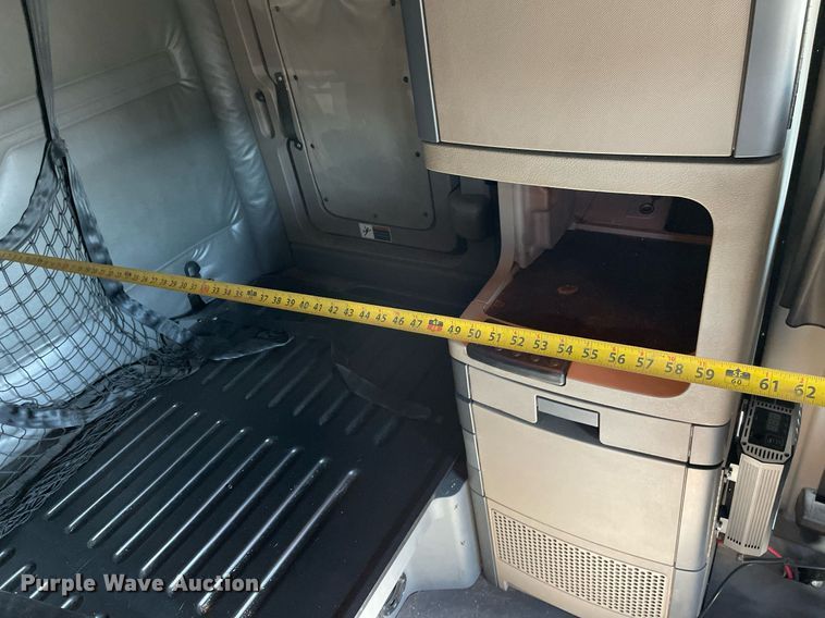 image for item GG9762 2015 Freightliner Cascadia Evolution 125  semi truck