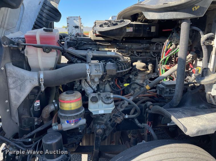 image for item GG9762 2015 Freightliner Cascadia Evolution 125  semi truck