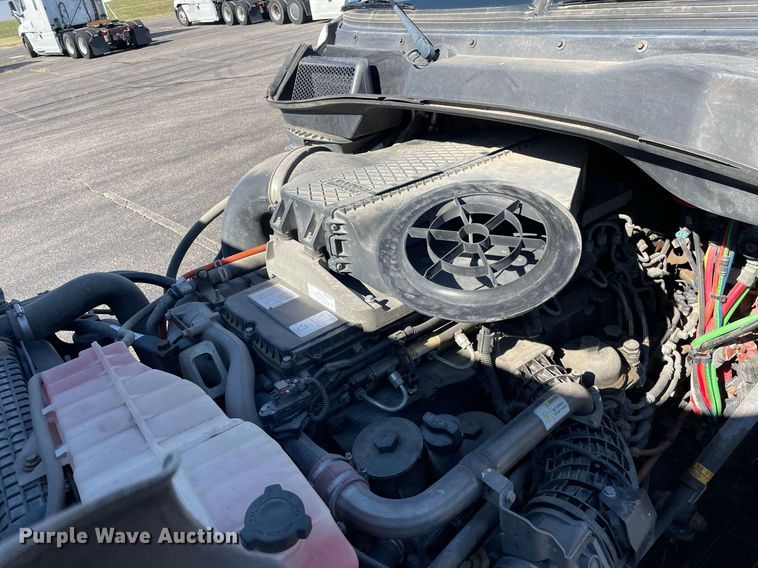 image for item GG9762 2015 Freightliner Cascadia Evolution 125  semi truck