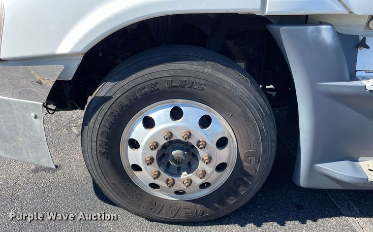 image for item GG9762 2015 Freightliner Cascadia Evolution 125  semi truck