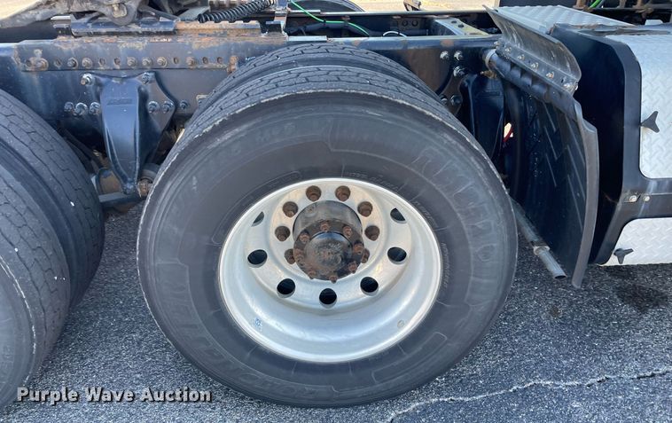 image for item GG9762 2015 Freightliner Cascadia Evolution 125  semi truck