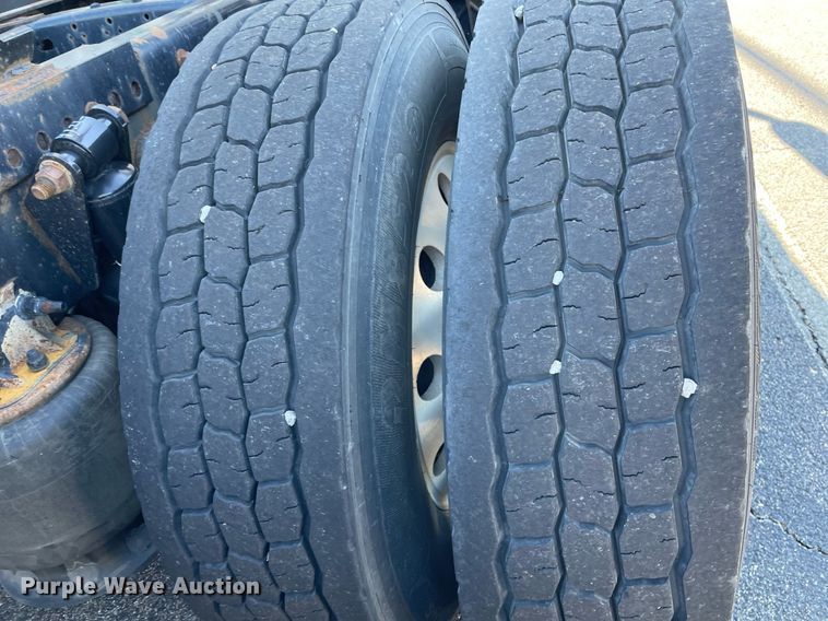 image for item GG9762 2015 Freightliner Cascadia Evolution 125  semi truck