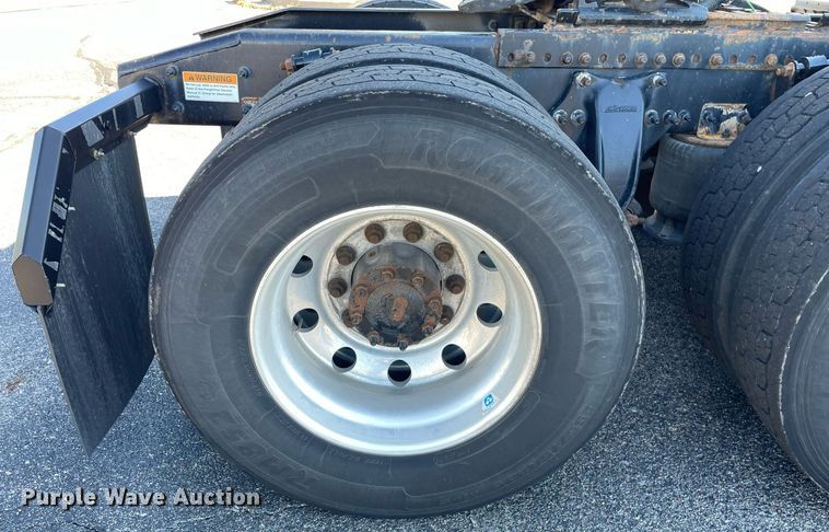 image for item GG9762 2015 Freightliner Cascadia Evolution 125  semi truck