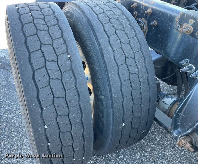 image for item GG9762 2015 Freightliner Cascadia Evolution 125  semi truck