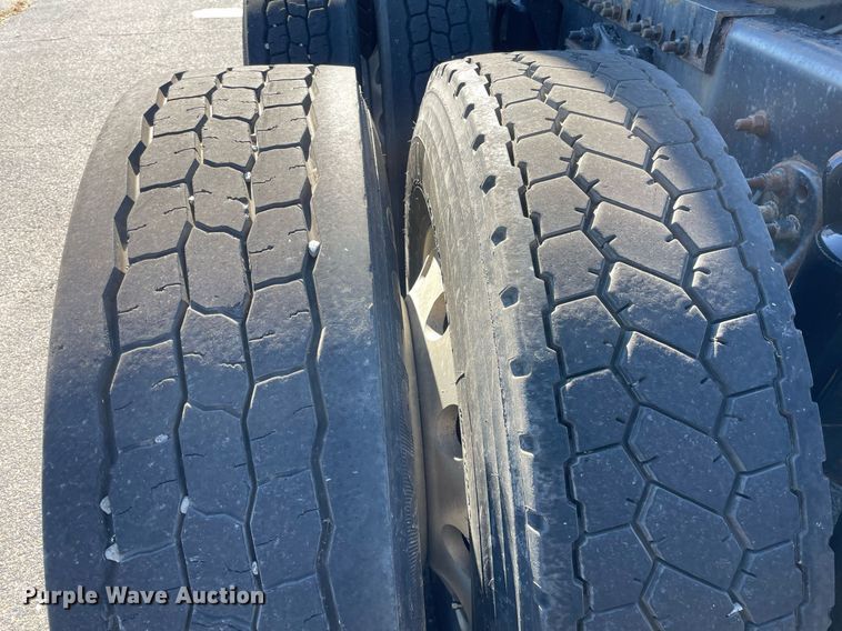 image for item GG9762 2015 Freightliner Cascadia Evolution 125  semi truck