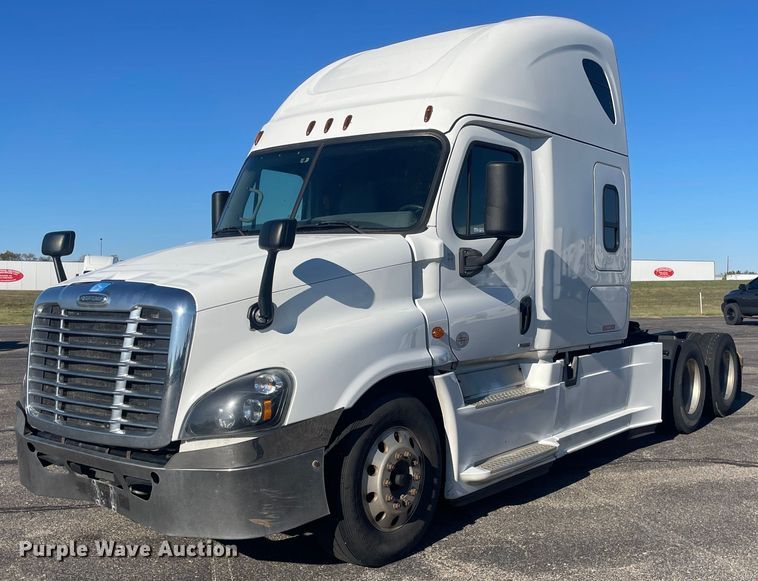 image for item GG9763 2017 Freightliner Cascadia Evolution 125  semi truck