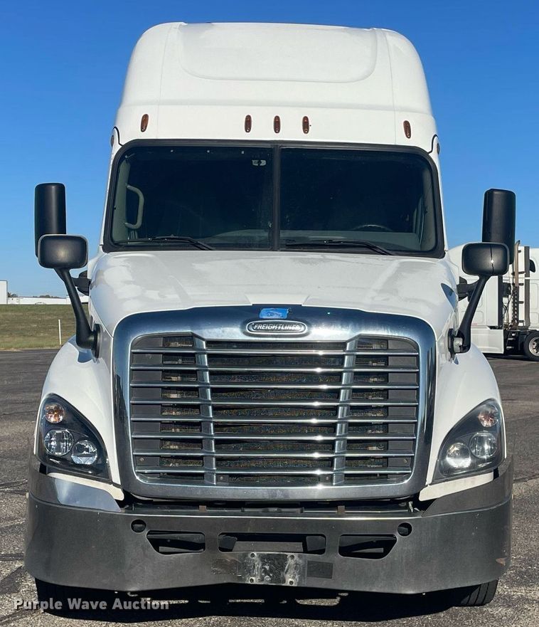 image for item GG9763 2017 Freightliner Cascadia Evolution 125  semi truck