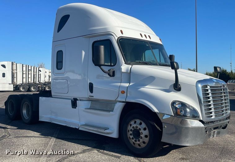 image for item GG9763 2017 Freightliner Cascadia Evolution 125  semi truck