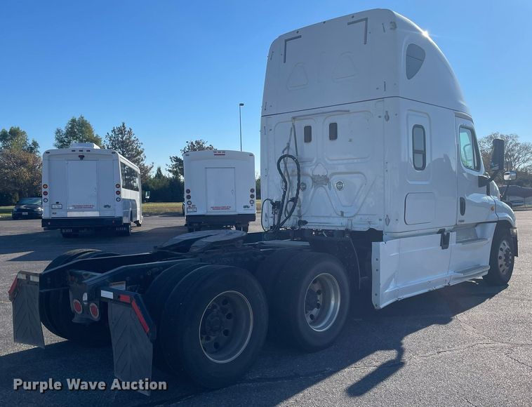 image for item GG9763 2017 Freightliner Cascadia Evolution 125  semi truck