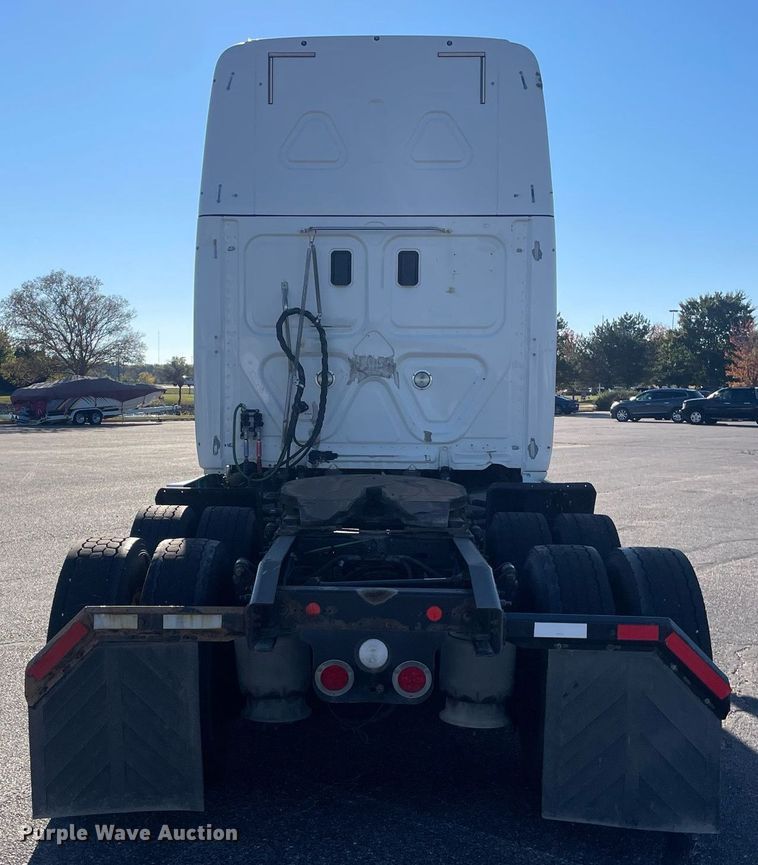 image for item GG9763 2017 Freightliner Cascadia Evolution 125  semi truck