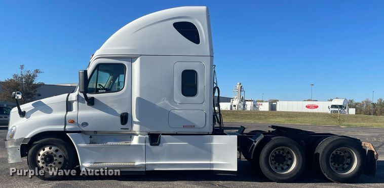 image for item GG9763 2017 Freightliner Cascadia Evolution 125  semi truck