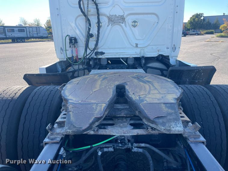 image for item GG9763 2017 Freightliner Cascadia Evolution 125  semi truck