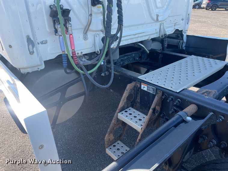 image for item GG9763 2017 Freightliner Cascadia Evolution 125  semi truck