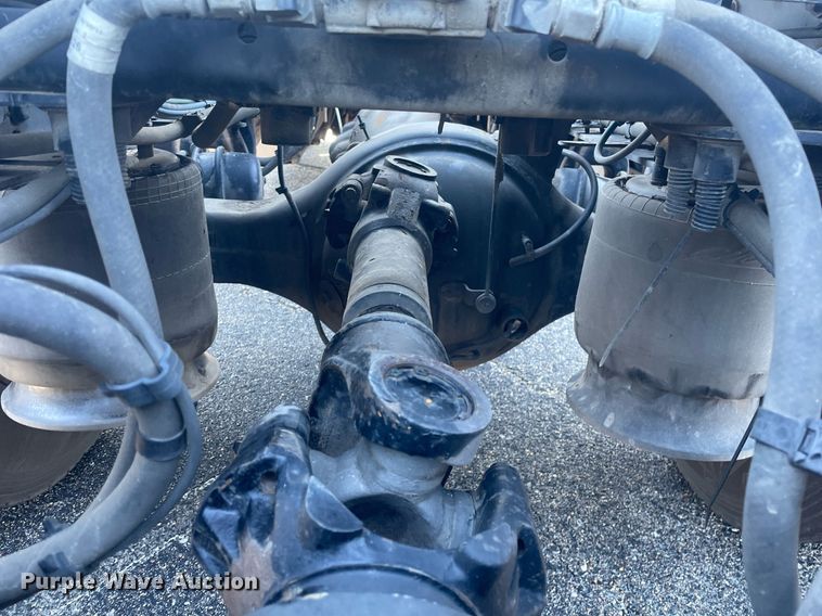 image for item GG9763 2017 Freightliner Cascadia Evolution 125  semi truck