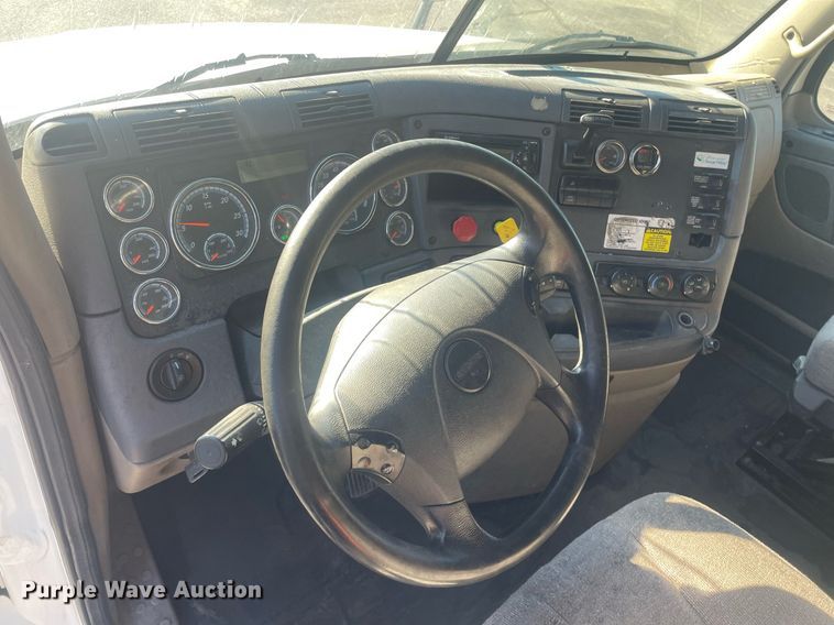 image for item GG9763 2017 Freightliner Cascadia Evolution 125  semi truck