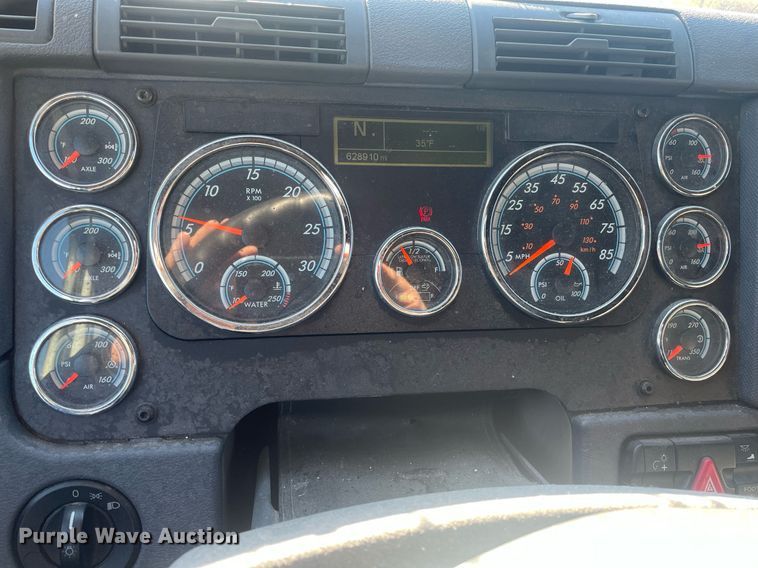 image for item GG9763 2017 Freightliner Cascadia Evolution 125  semi truck