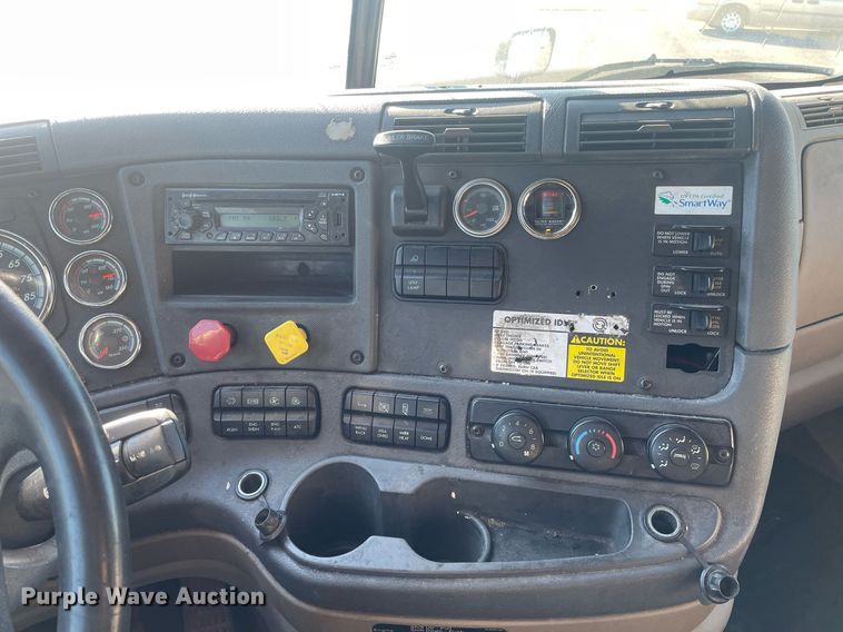 image for item GG9763 2017 Freightliner Cascadia Evolution 125  semi truck