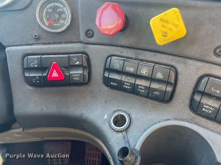 image for item GG9763 2017 Freightliner Cascadia Evolution 125  semi truck