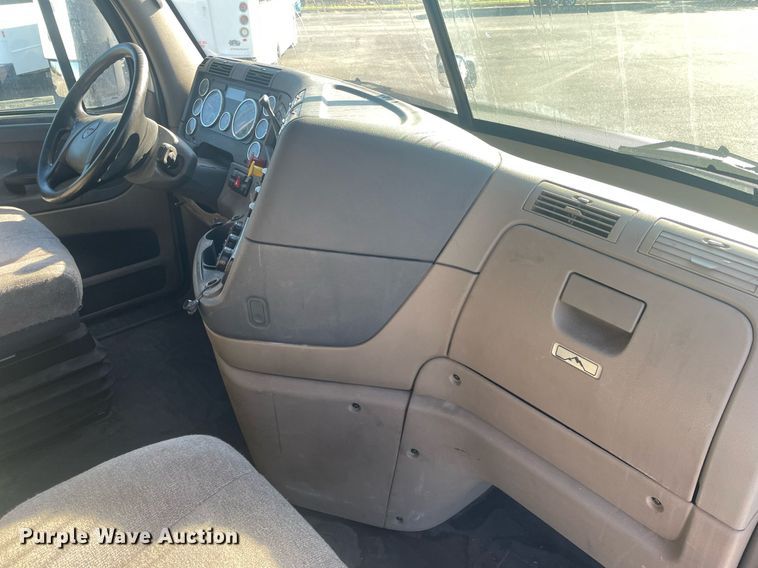 image for item GG9763 2017 Freightliner Cascadia Evolution 125  semi truck