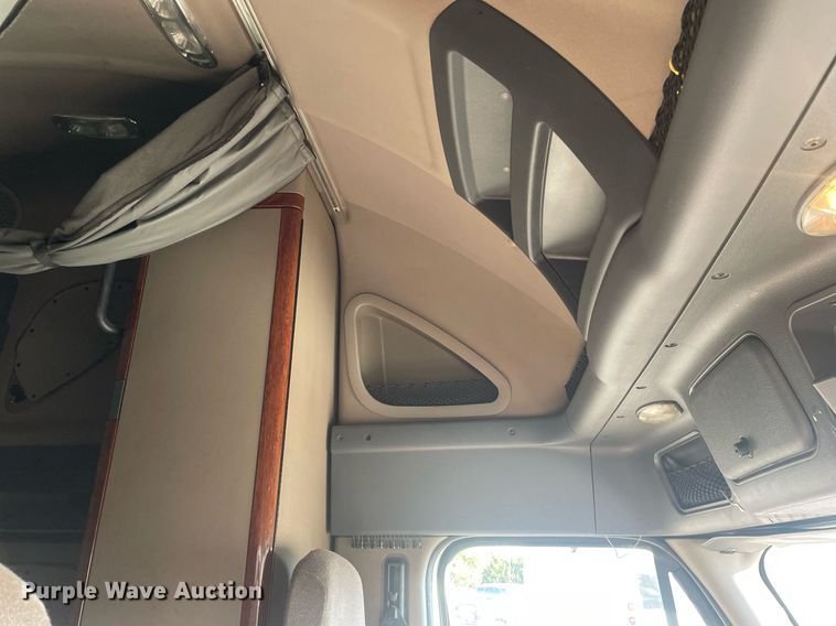 image for item GG9763 2017 Freightliner Cascadia Evolution 125  semi truck