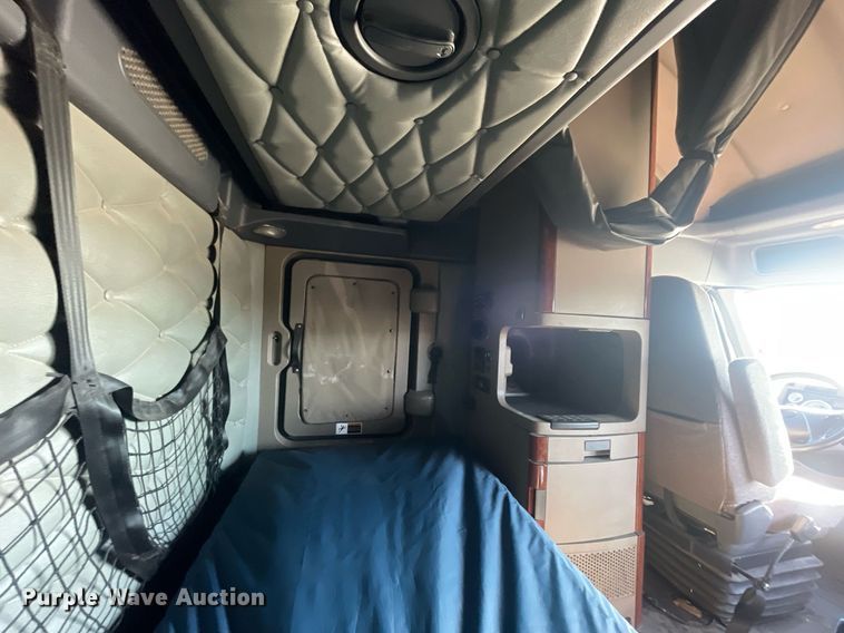 image for item GG9763 2017 Freightliner Cascadia Evolution 125  semi truck