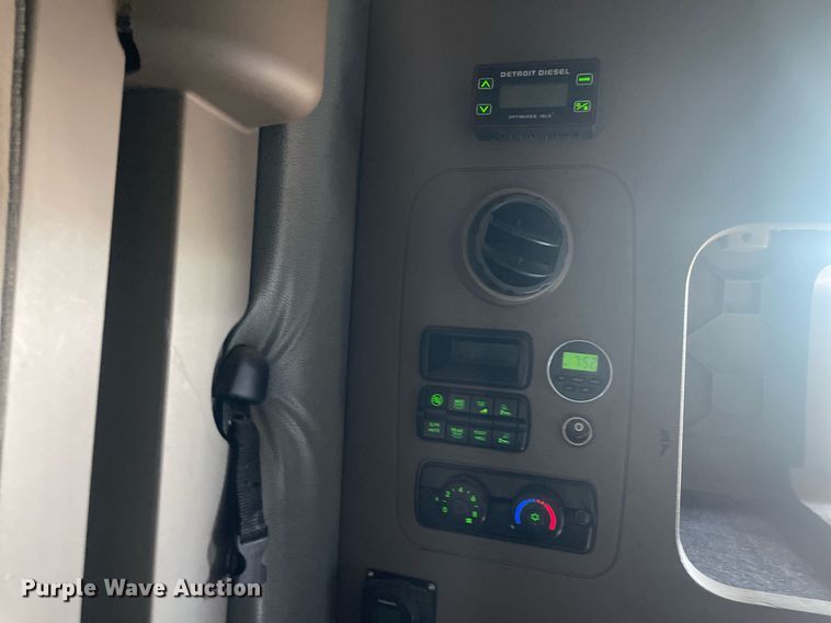 image for item GG9763 2017 Freightliner Cascadia Evolution 125  semi truck