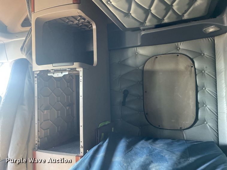 image for item GG9763 2017 Freightliner Cascadia Evolution 125  semi truck