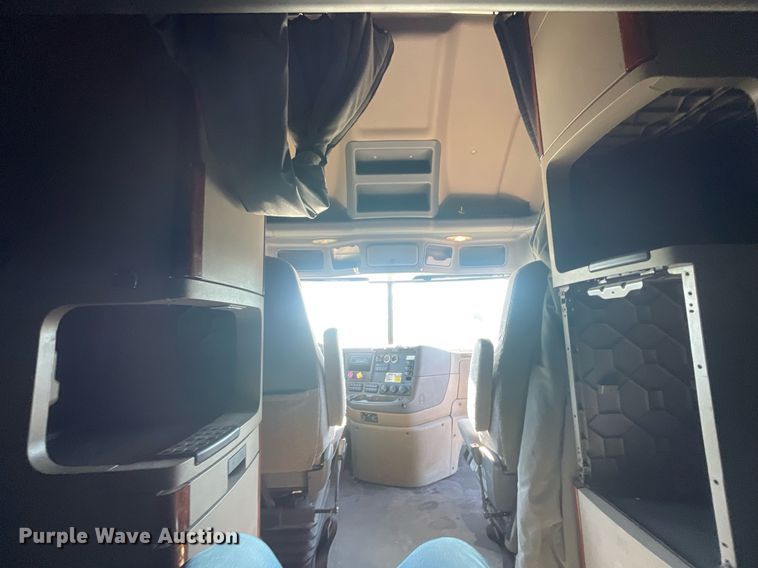 image for item GG9763 2017 Freightliner Cascadia Evolution 125  semi truck