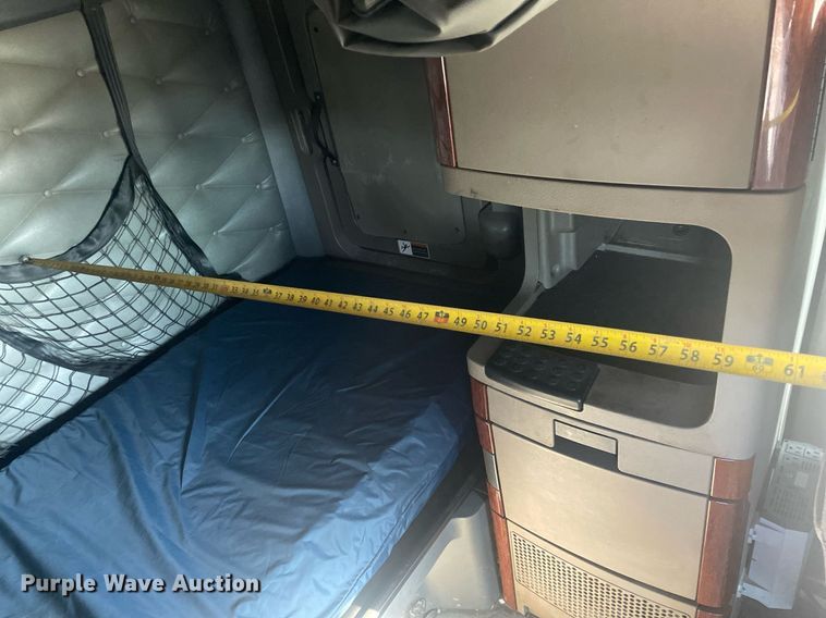 image for item GG9763 2017 Freightliner Cascadia Evolution 125  semi truck