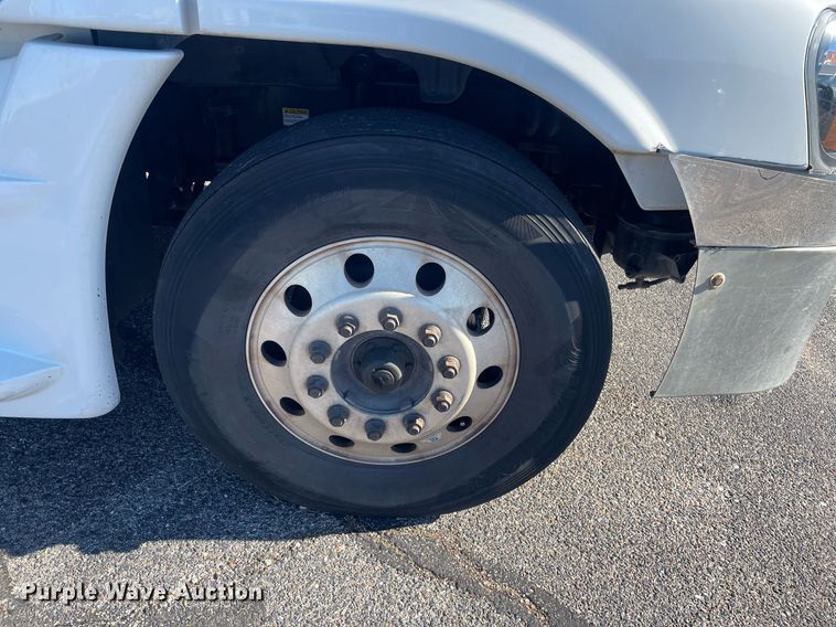 image for item GG9763 2017 Freightliner Cascadia Evolution 125  semi truck