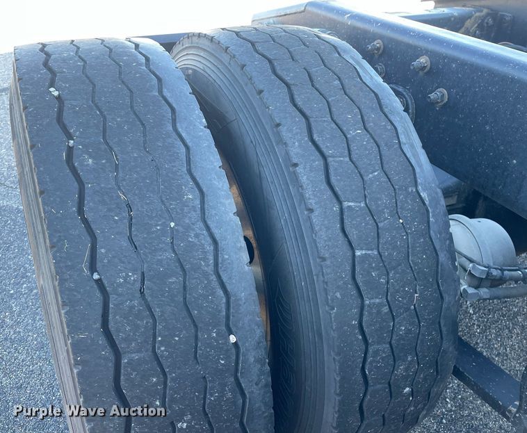 image for item GG9763 2017 Freightliner Cascadia Evolution 125  semi truck