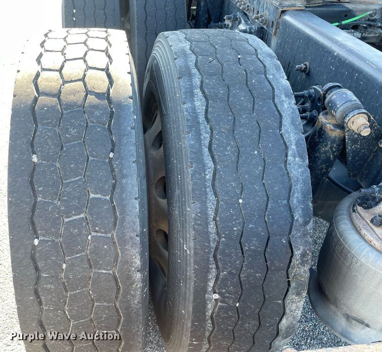 image for item GG9763 2017 Freightliner Cascadia Evolution 125  semi truck