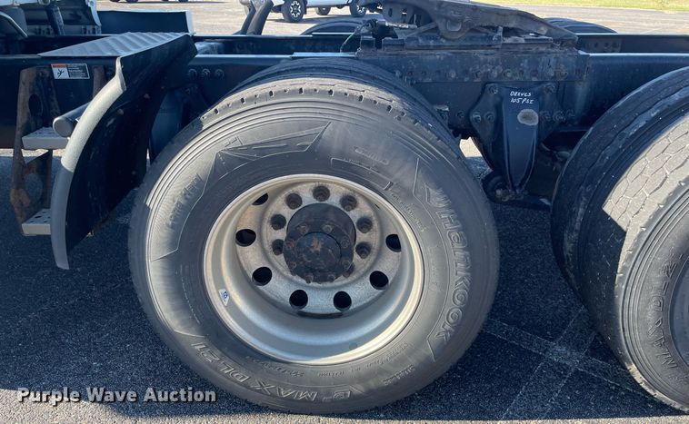 image for item GG9763 2017 Freightliner Cascadia Evolution 125  semi truck