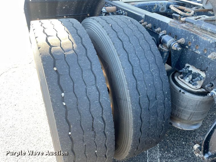 image for item GG9763 2017 Freightliner Cascadia Evolution 125  semi truck