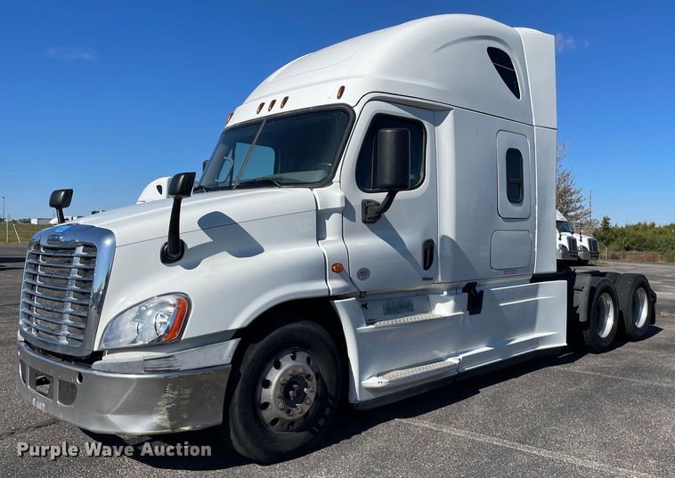 image for item GG9764 2016 Freightliner Cascadia Evolution 125  semi truck