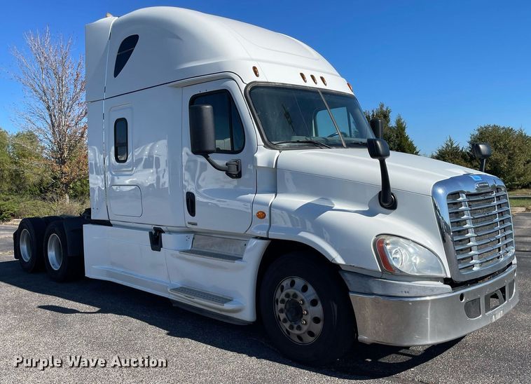 image for item GG9764 2016 Freightliner Cascadia Evolution 125  semi truck