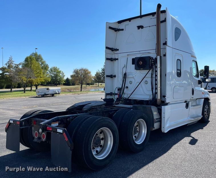 image for item GG9764 2016 Freightliner Cascadia Evolution 125  semi truck