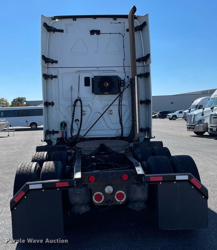 image for item GG9764 2016 Freightliner Cascadia Evolution 125  semi truck