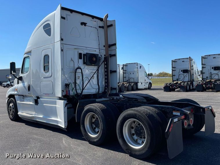 image for item GG9764 2016 Freightliner Cascadia Evolution 125  semi truck