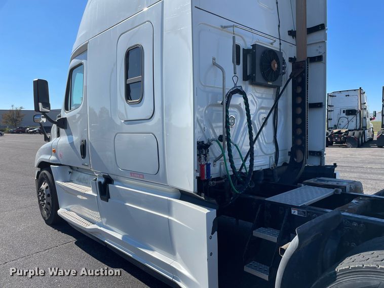 image for item GG9764 2016 Freightliner Cascadia Evolution 125  semi truck