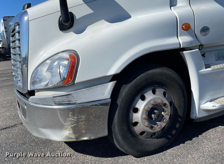 image for item GG9764 2016 Freightliner Cascadia Evolution 125  semi truck