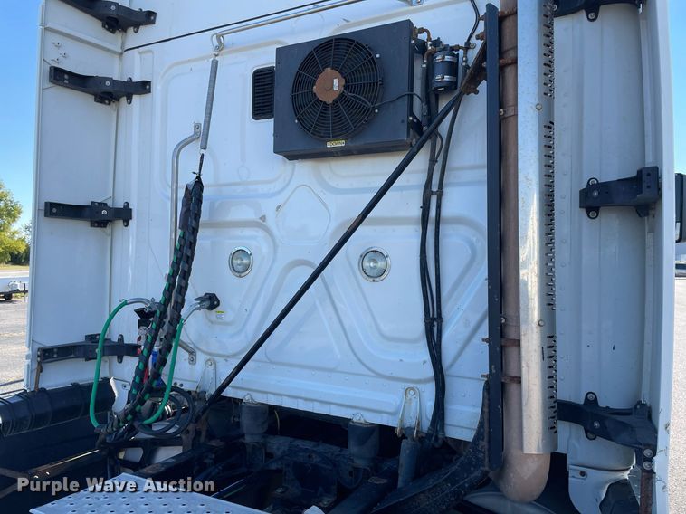 image for item GG9764 2016 Freightliner Cascadia Evolution 125  semi truck