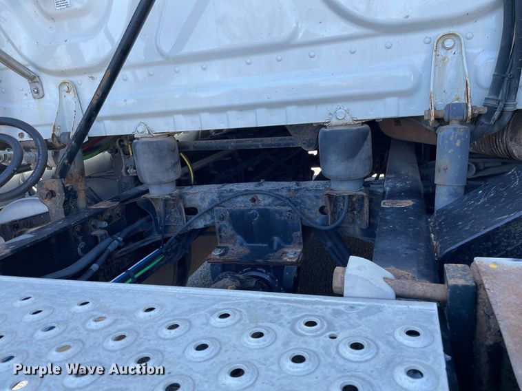 image for item GG9764 2016 Freightliner Cascadia Evolution 125  semi truck