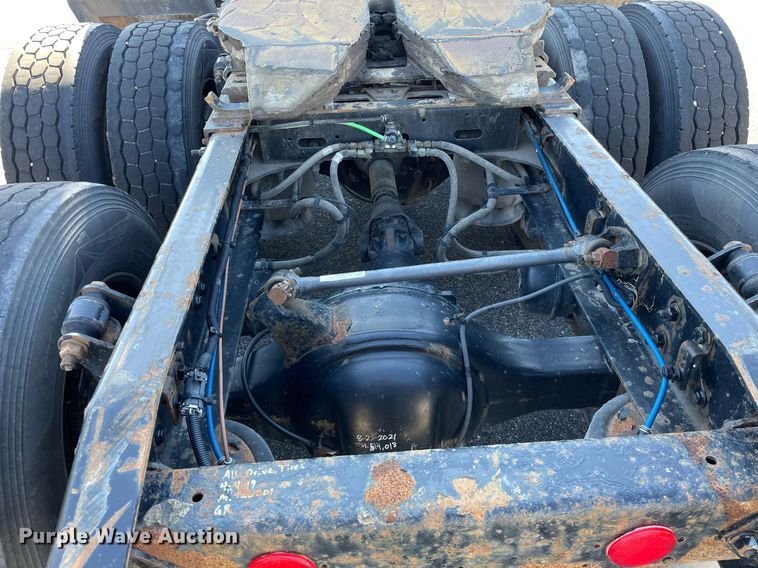 image for item GG9764 2016 Freightliner Cascadia Evolution 125  semi truck