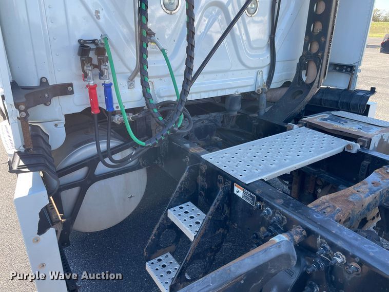 image for item GG9764 2016 Freightliner Cascadia Evolution 125  semi truck