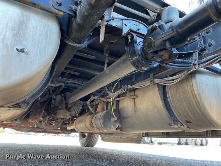 image for item GG9764 2016 Freightliner Cascadia Evolution 125  semi truck