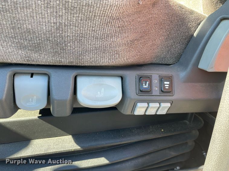 image for item GG9764 2016 Freightliner Cascadia Evolution 125  semi truck