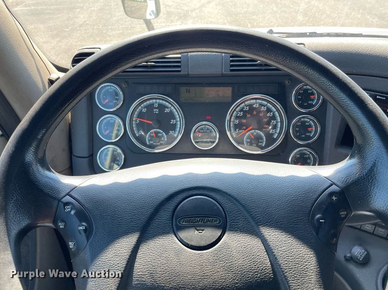 image for item GG9764 2016 Freightliner Cascadia Evolution 125  semi truck