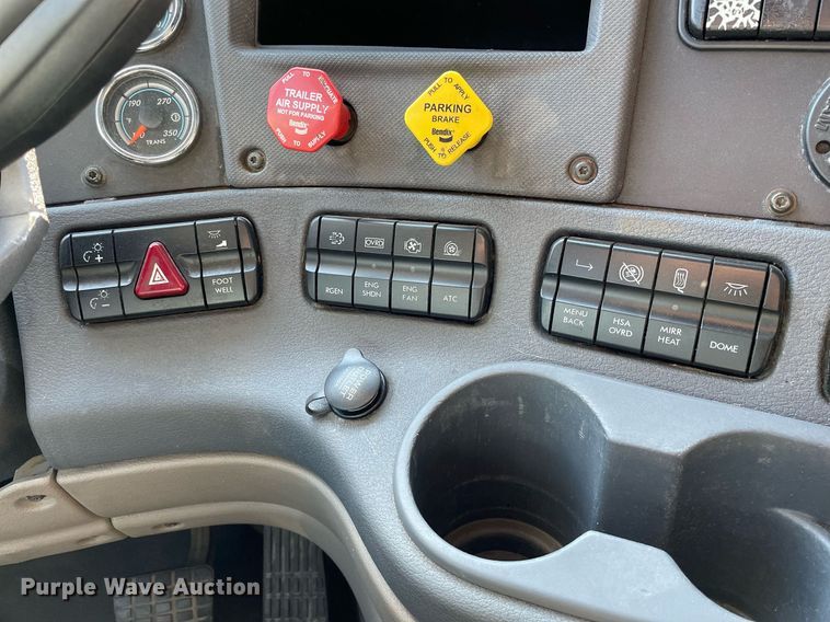 image for item GG9764 2016 Freightliner Cascadia Evolution 125  semi truck